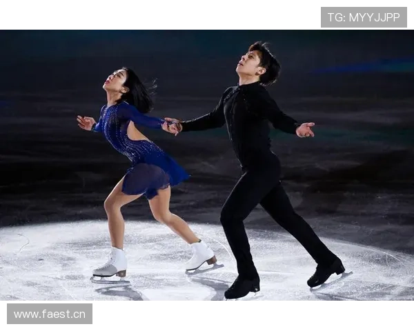 世界顶级滑冰选手巅峰对决展现速度与艺术的冰上盛宴 世界顶级滑冰选手巅峰对决展现速度与艺术的冰上盛宴